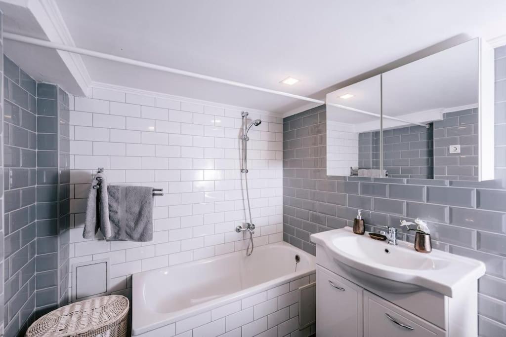 D40 Apartment